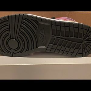 Air Jordan 1 Mid SE Womens (still in original box)